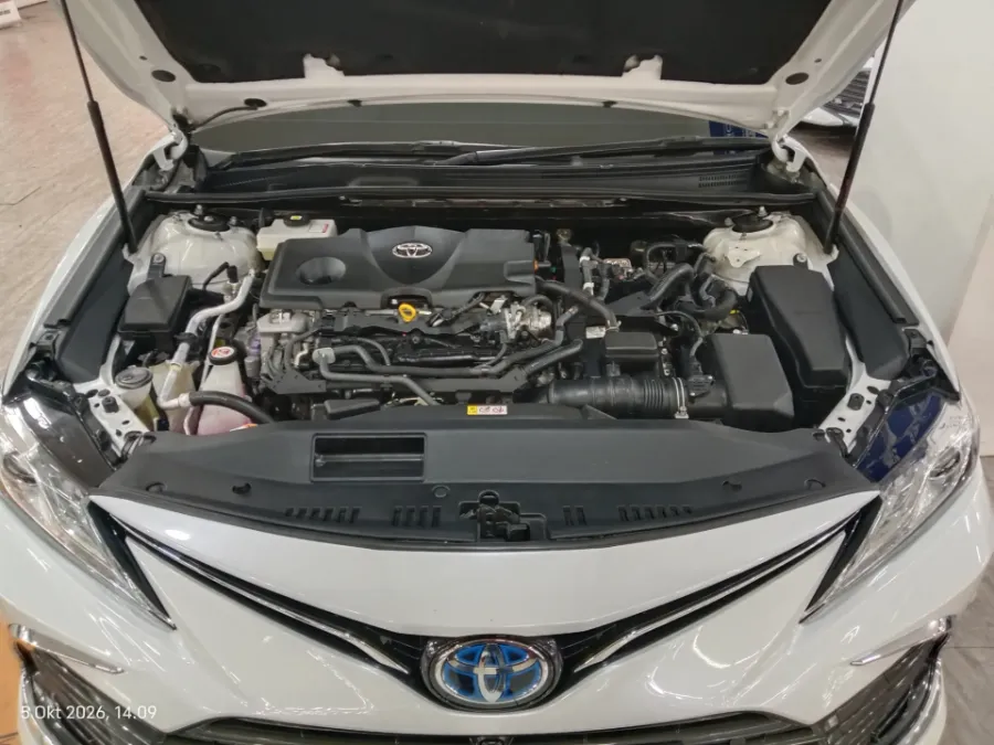 Foto Mobil Bekas Mesin Toyota Camry 2.5 Hybrid tahun 2022